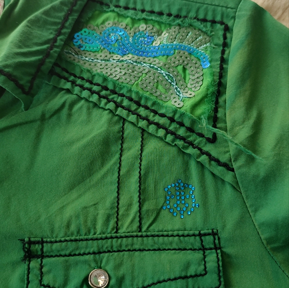 Green rhinestone sequenced roar button down - Picture 5 of 14